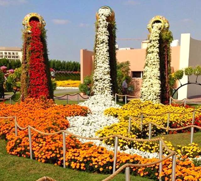 Flower Spilling Buckets Size at Dubai Miracle Garen