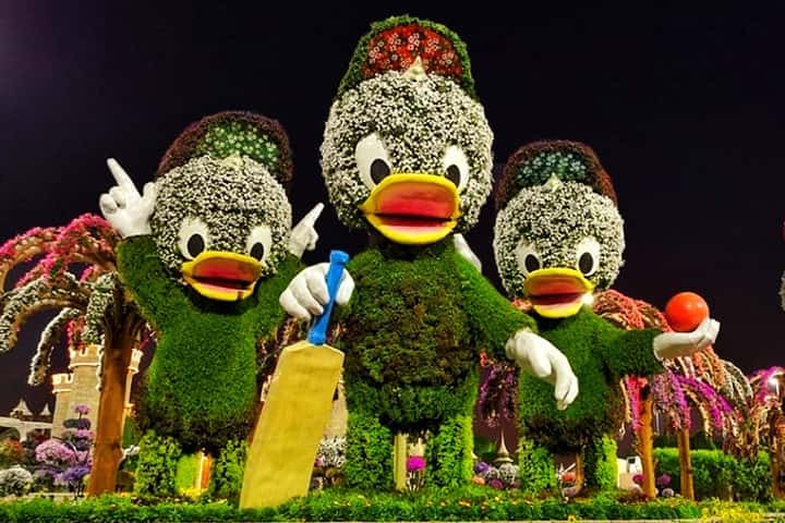 Dubai Miracle Garden displays big floral themes and floral artisties