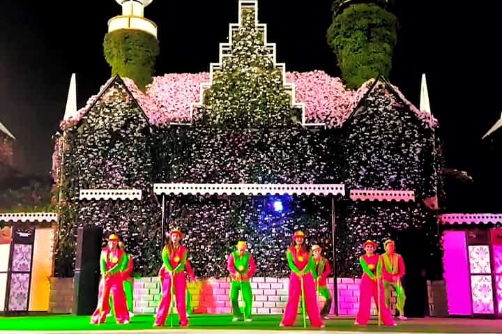 Enjoy live performances as part of the night extravaganza at the Dubai Miracle Garden