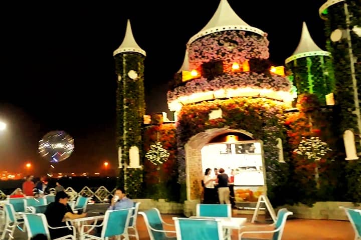 Refreshement centers are always available to boost the night extravaganza's experience at the Dubai Miracle Garden.