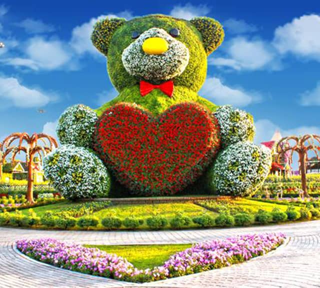 Big Teddy Bear at Dubai Miracle Garden