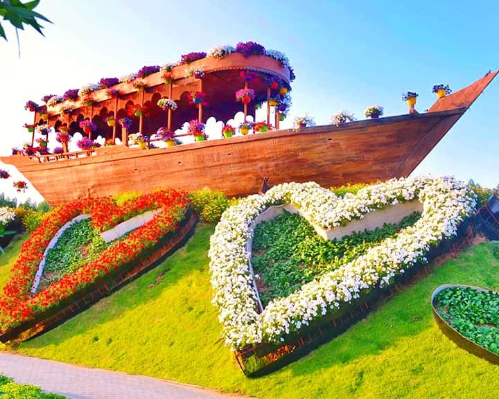 Abra Boat size at Dubai Miracle Garden