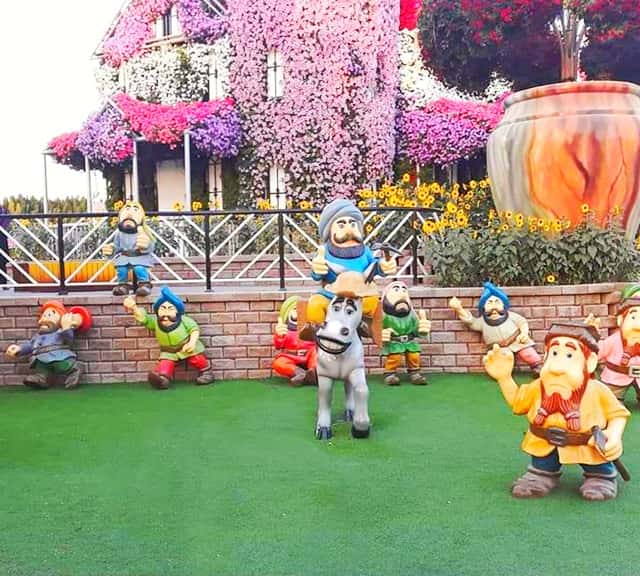 Quadruplet Cats Topiary Art Season 7 at the Dubai Miracle Garden.